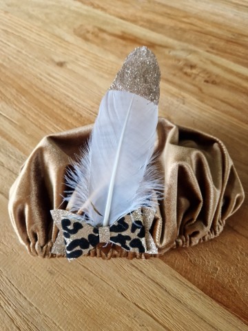 Pietenmuts luxe met strik camel