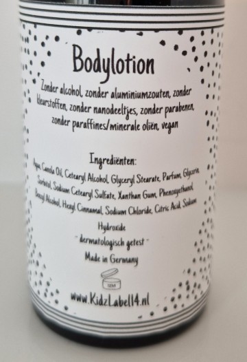 Achterkant fles bodylotion