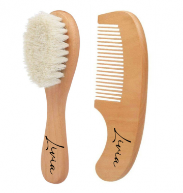 Borstel en kamset met naam adelia