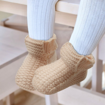 Gebreid slofje beige 2