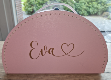 Koffertje licht roze naam brons