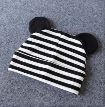 Muts zwart wit gestreept