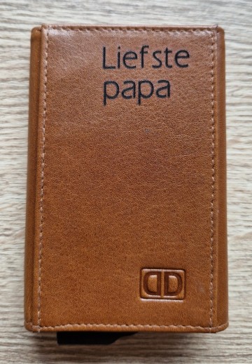 Pasjeshouder met lasergravure