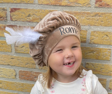 Pietenmuts basic beige met naam