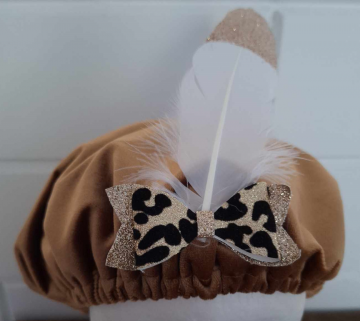 Pietenmuts luxe met strik camel