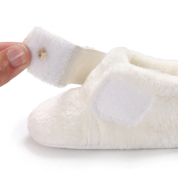 Slofjes klittenband gebroken wit 2