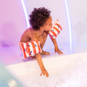 Swimmingarmbands0 2whalestripe6720x